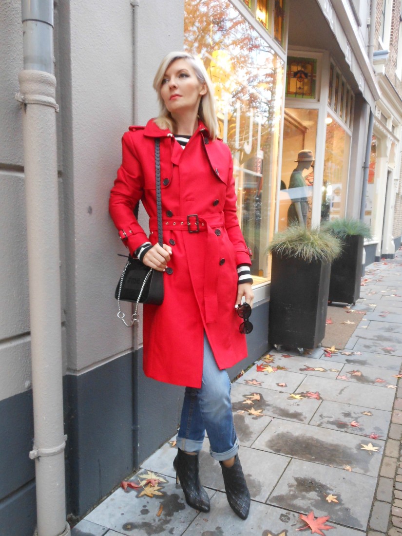 red coat blogger, red trench coat blogger, how to wear red coat, how to wear red coat blogger