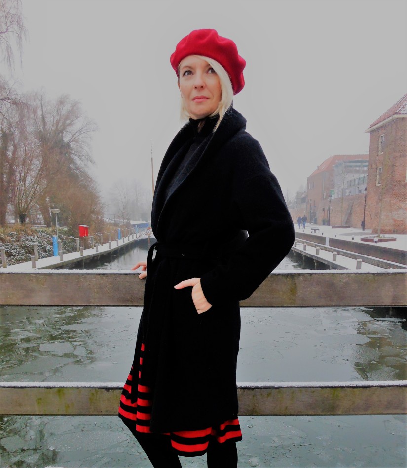 how to wear beret blogger, how to wear beret, red beret blogger, red beret fashion, red beret